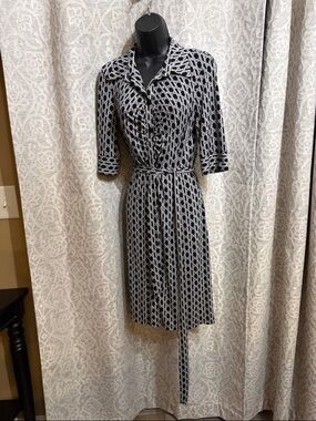Laundry by Shelli Segal Black & White Geometric Shirt Dress with Belt - size 10